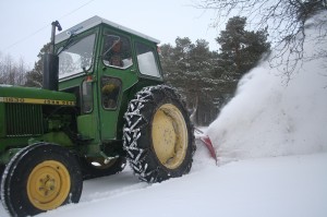 traktor in sneeuw